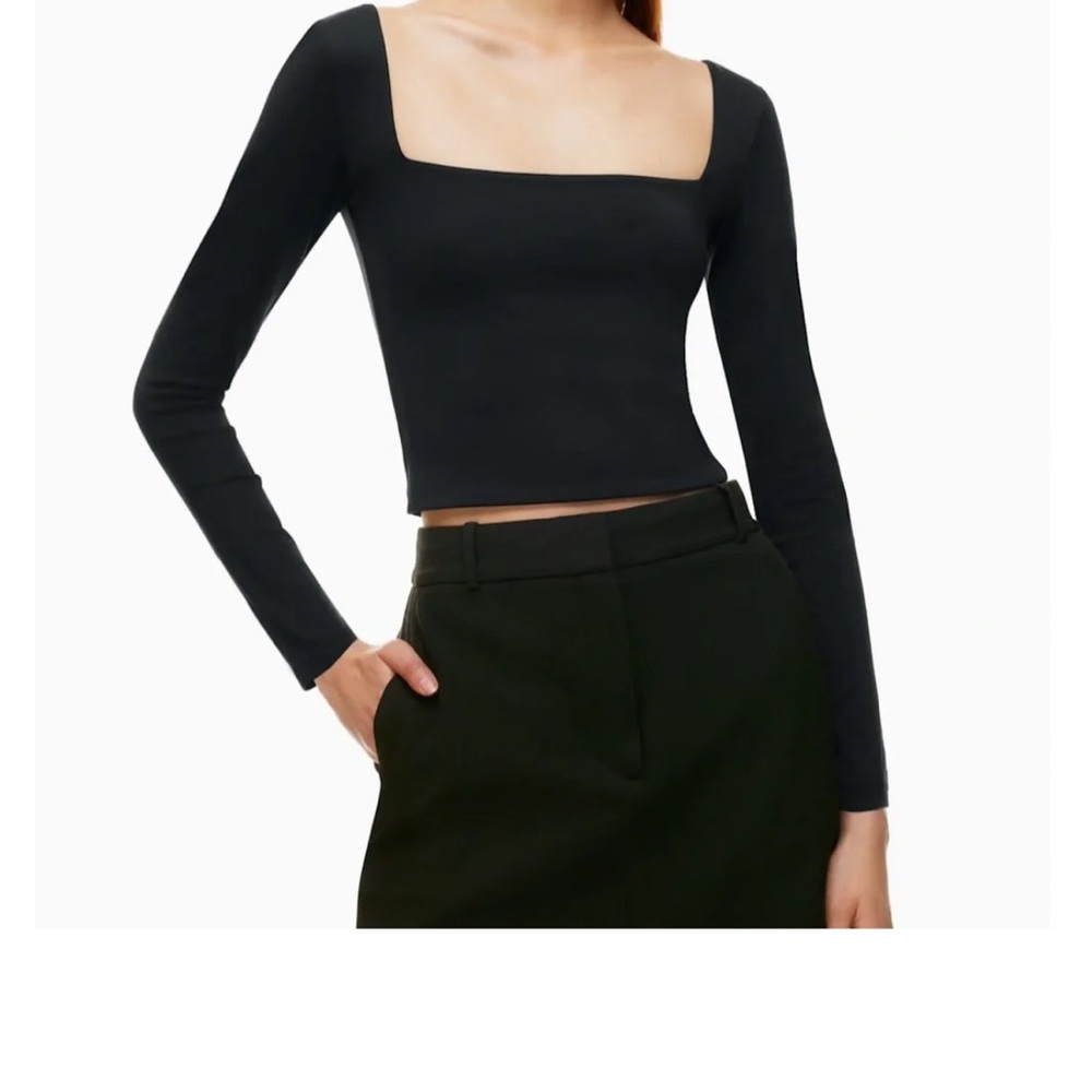 Aritzia Black Square-Neck Long Sleeve Crop Top